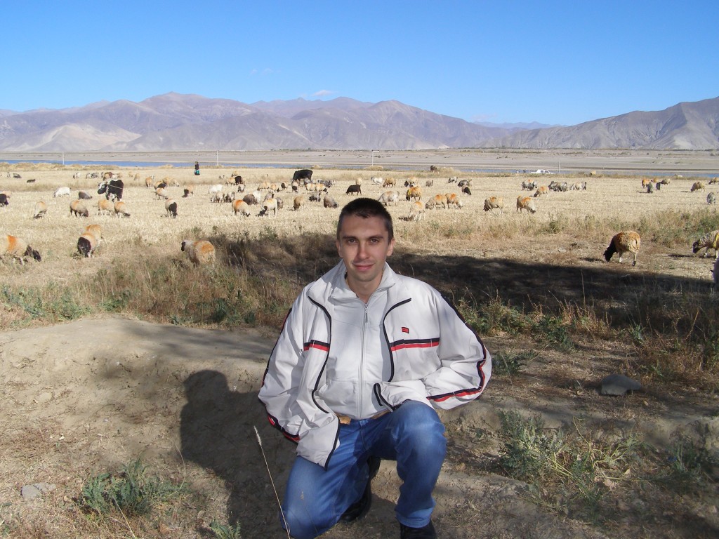 Тибет
Владимир Олейник и овцы